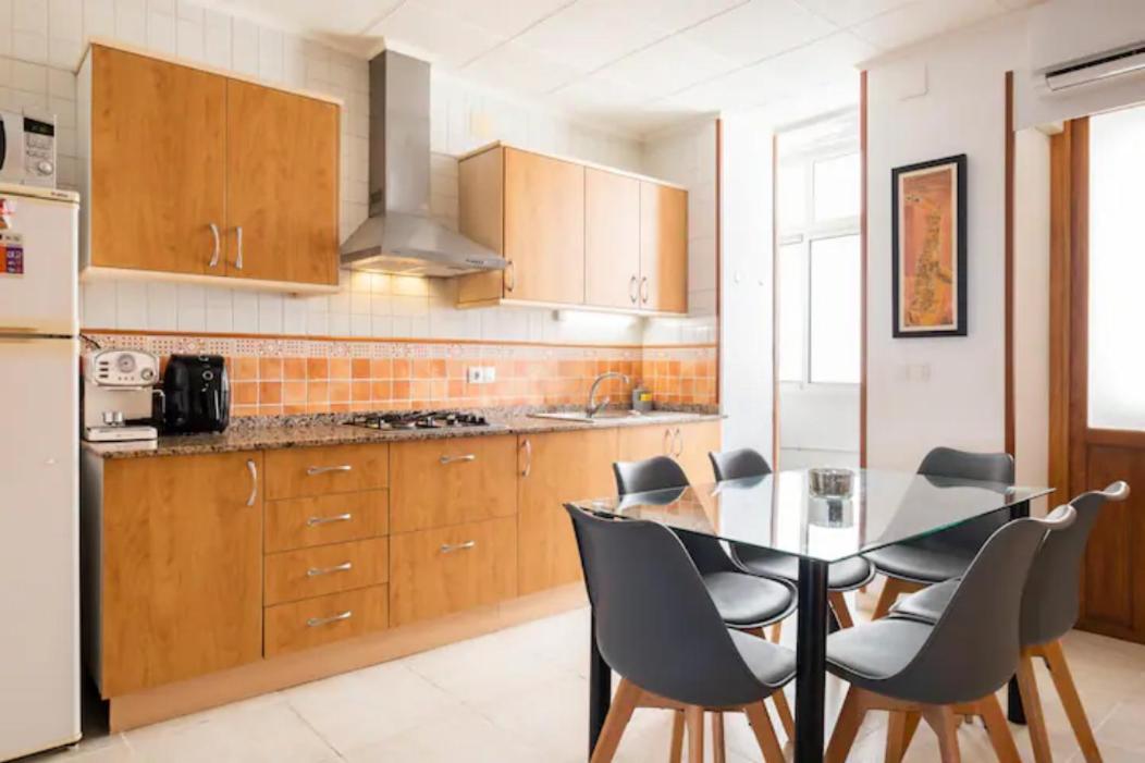 Room With Private Bathroom And Balcony Nearby The Mercado Central, Center And Beach Alicante Kültér fotó