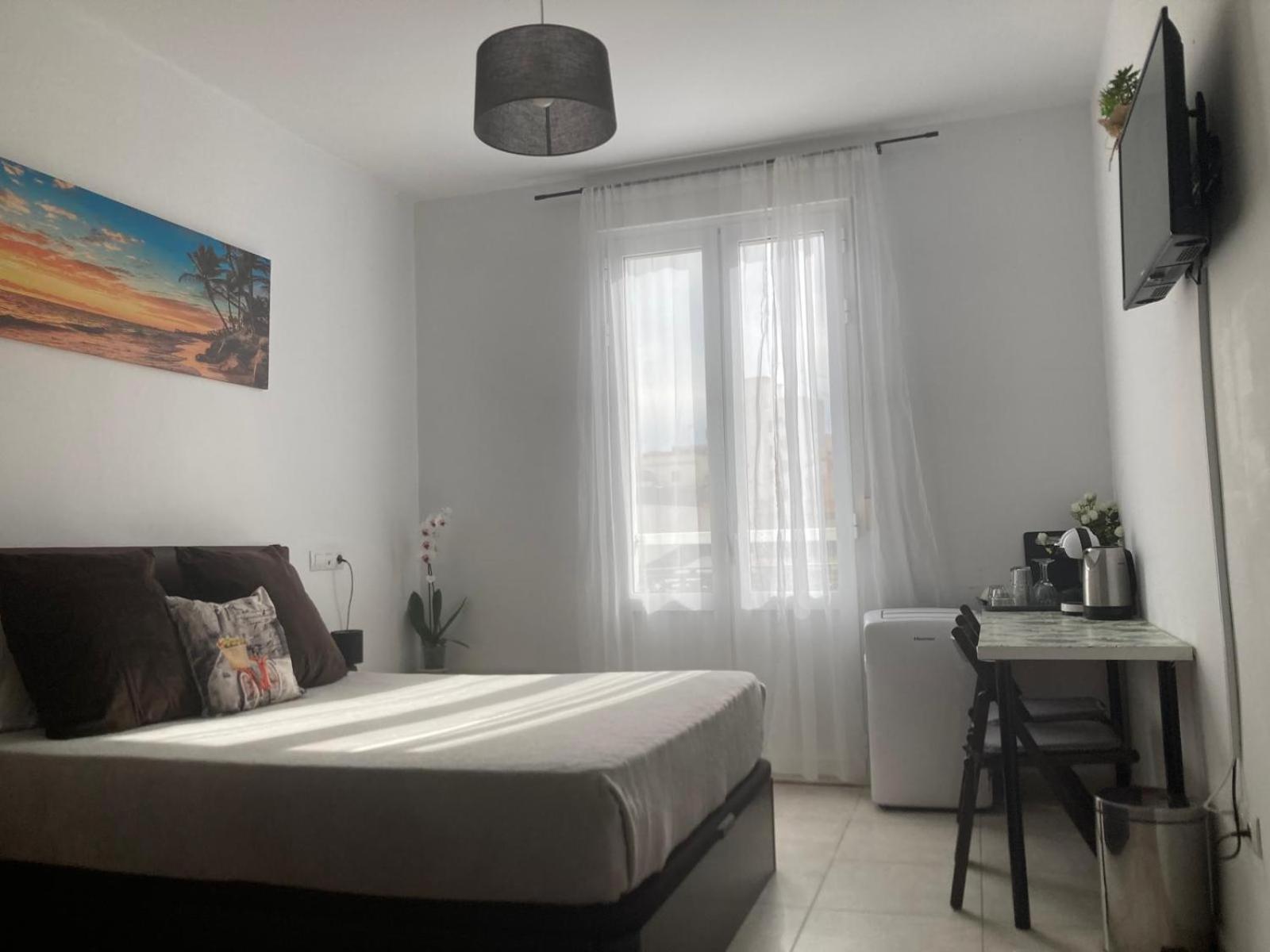 Room With Private Bathroom And Balcony Nearby The Mercado Central, Center And Beach Alicante Kültér fotó